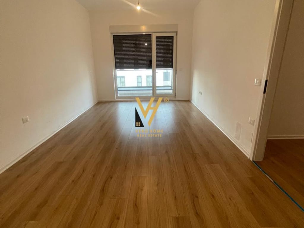JEPET ZYRE 115 M2 ME QERA TE KOMPLEKSI KONTAKT , 21 DHJETORI 600 EURO