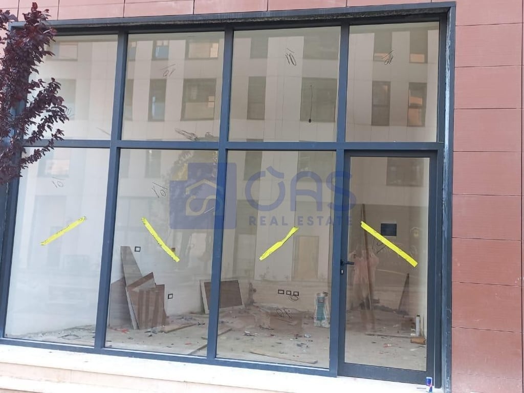 Business space for rent on Bulevardi I Ri 300 euros.