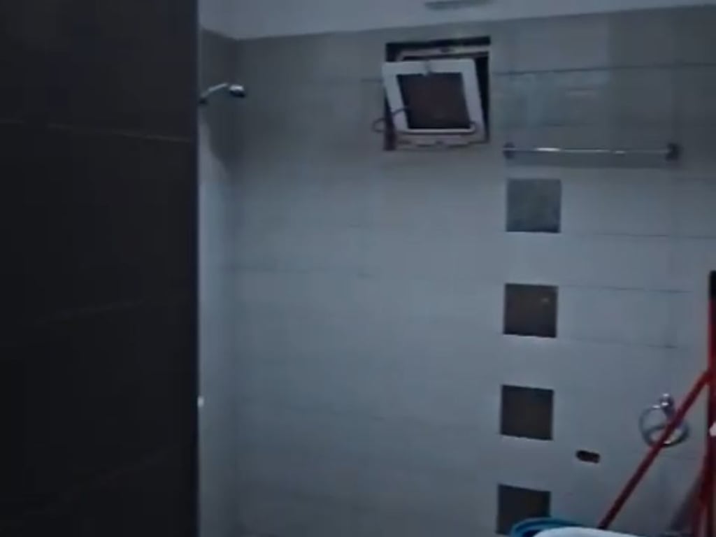 Jepet me qera Apartamenti 1+1 , Ish Restorant Durresi prane Raiffeisen Bank Cmimi: 500 euro