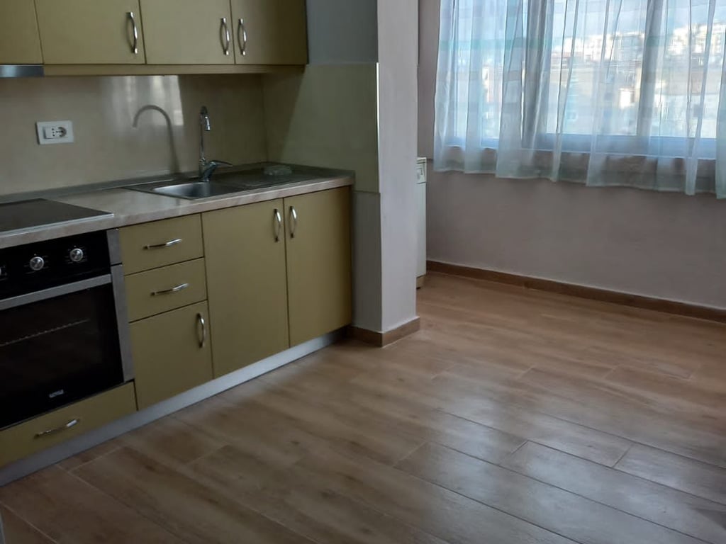 Affittasi appartamento 2+1, via Mine Peza dietro Gazheli 550 euro