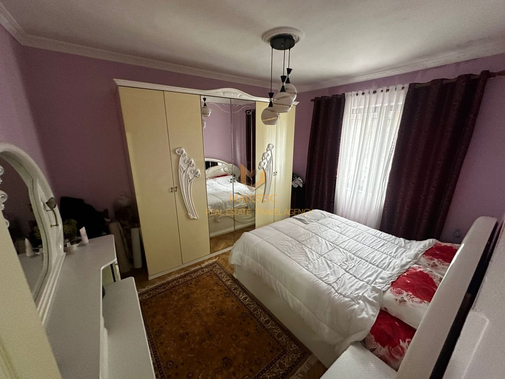 Shitet apartament 2+1 ne Myslym Shyr