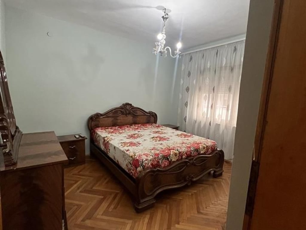 🏡 Apartament 1+1 për shitje te Myslym Shyri – Rrugë kryesore