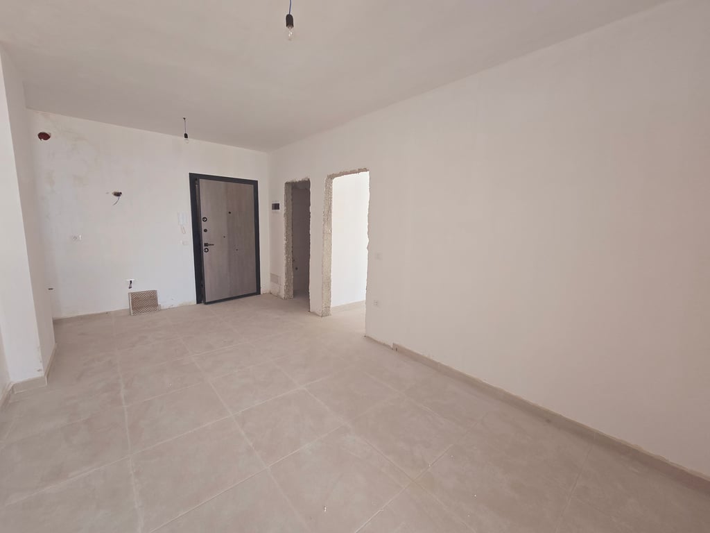 SHITET APARTAMENT 2+1 PRANE UJËSJELLËSIT , DURRËS 