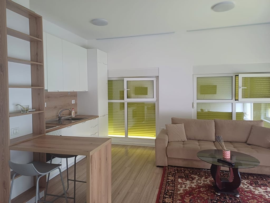 Jepet me qera Apartamenti 2+1 , Ali demi (kompleksi Mangalem ) Cmimi: 450 mije leke