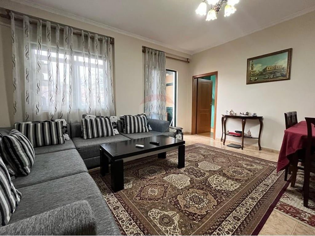 "Shitet Apartament në prane Stadiumit DINAMO"
