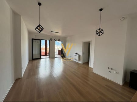 VENDESI APPARTAMENTO 3+1+2 IN GARDEN BUILDING, VIA KAVAJES 432.000 EURO