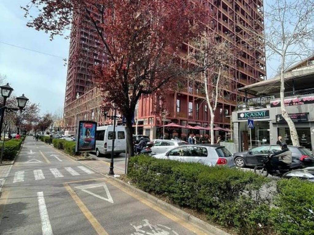 Jepet me Qera Ambient per Zyra +Post Parkim, tel Tirana Garden Building