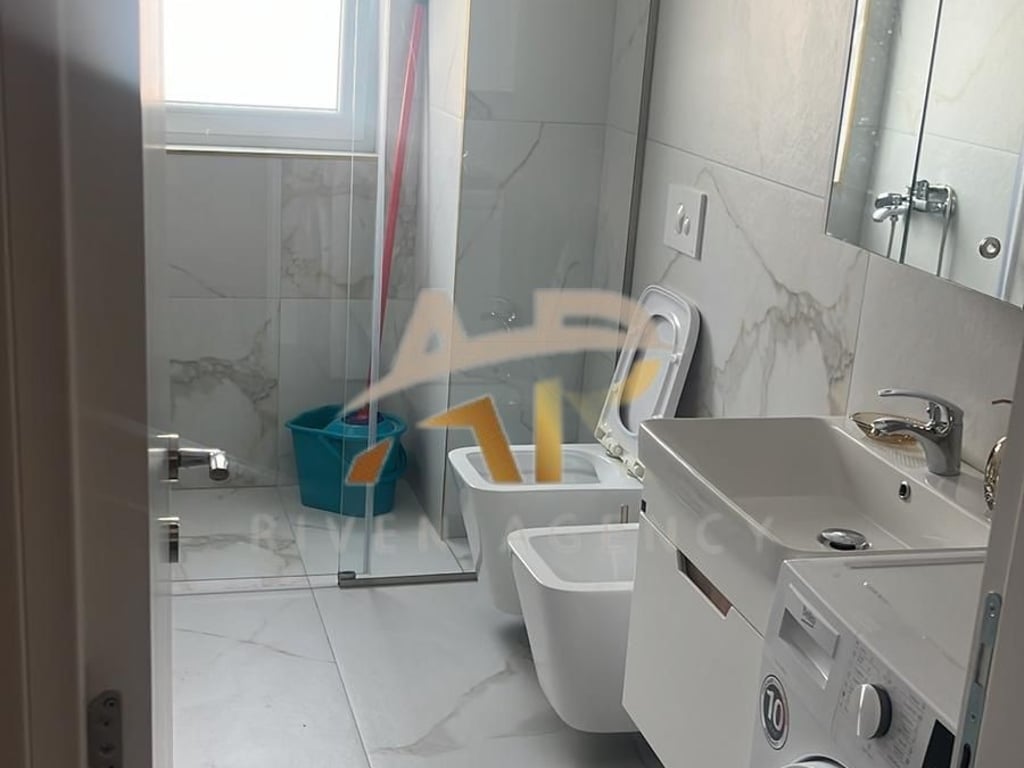 Jepet me qera apartament 1+1 tek Xhamlliku