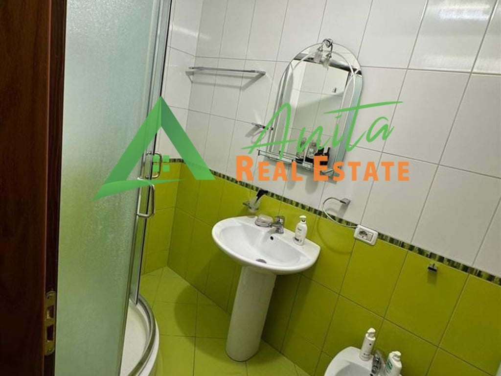 Liqeni i Thate ofrojme per qira apartament 2+1