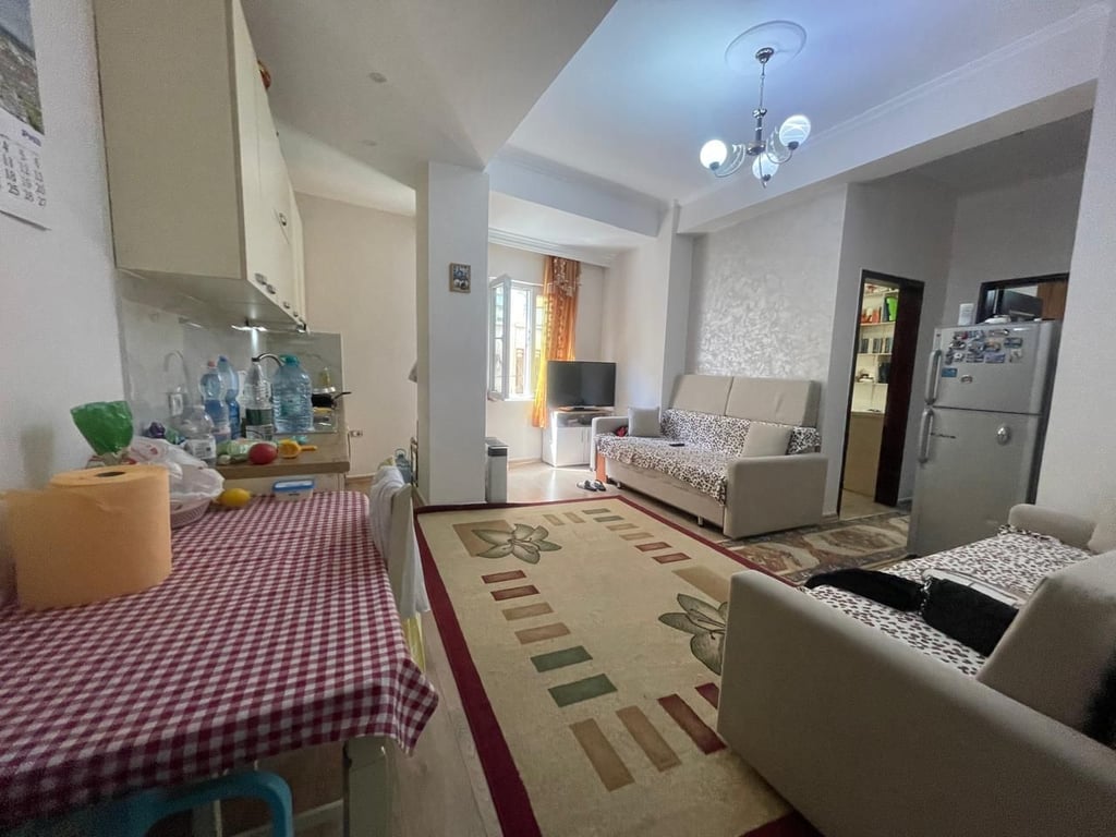 Apartament 2+1 ne shitje Bllok (prane Gjimazit Petro Nini Luarasi)