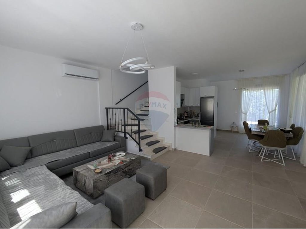 Modern villa for sale in Lalzi Bay
