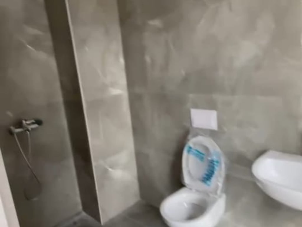 Zyre Me Qera 2+1 tek Kompleksi Arlis, Farmacia 10 (ID BZ2604) Tirane.