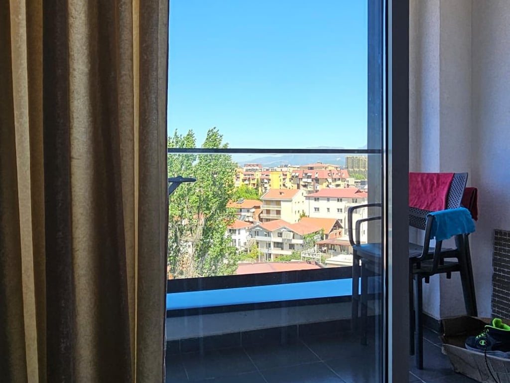 Apartament 1+1 per qira te 21 Dhjetori, Kompleksi Kontakt