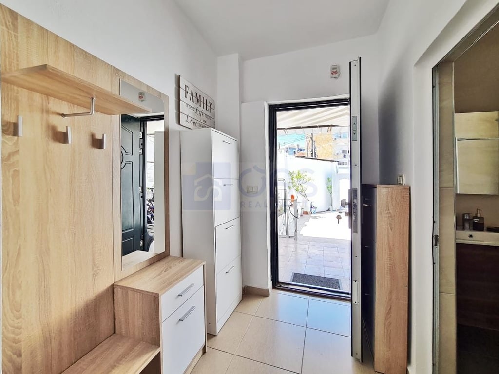 A private one-story house is for rent at Pazari i Ri.