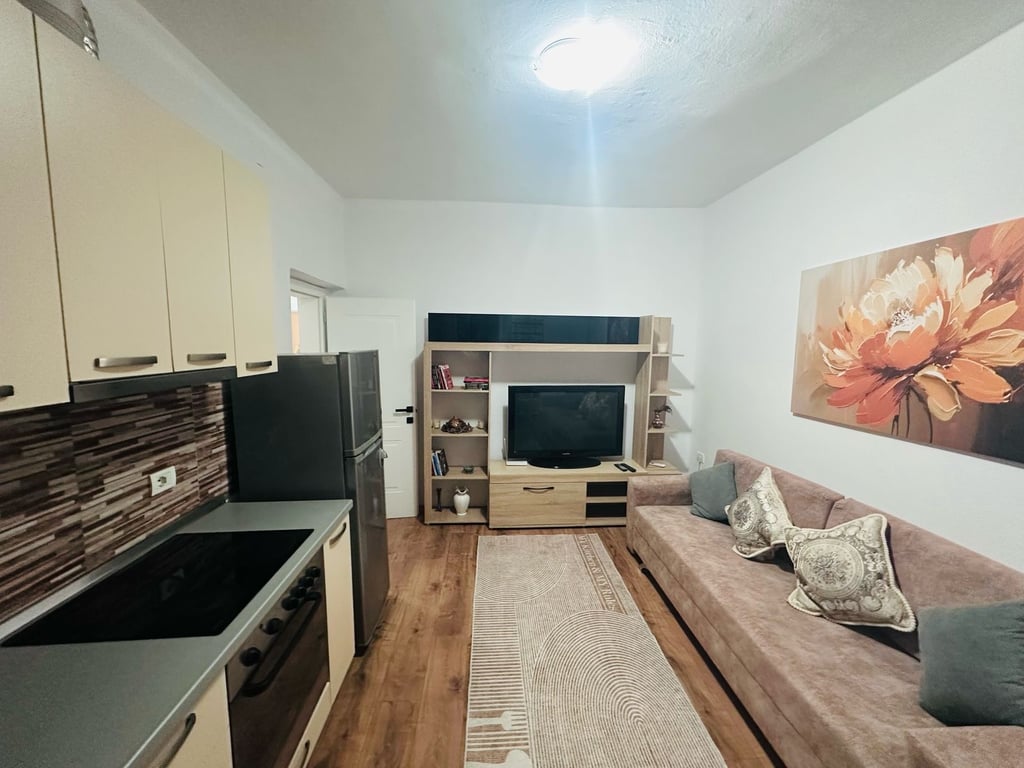 Affittasi appartamento 2+1+1 con balcone