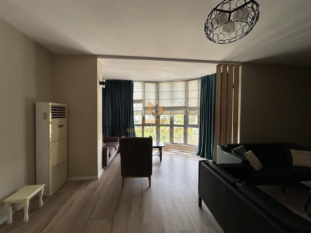 A 3+1+2+2 apartment with parking is available for rent near the zoo.