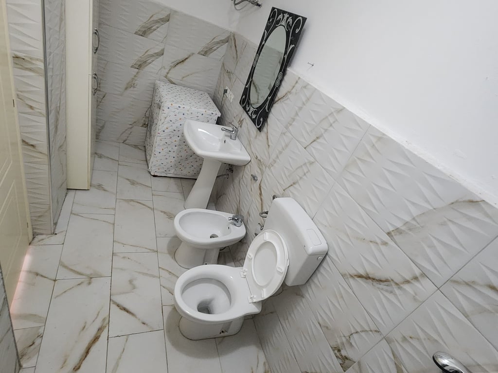 Shitet Apartament 1+1, Perball bar Grande, Durres