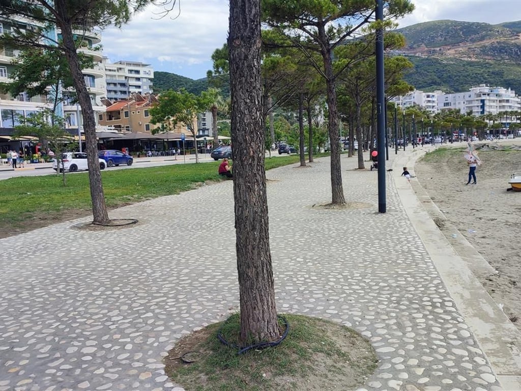 VENDESI APPARTAMENTO 50M2 95000 EURO LUNGOMARE DI VLORE