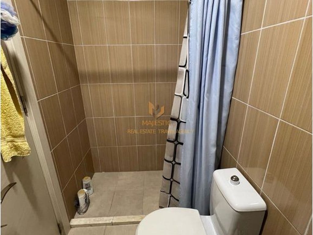 Vendesi super appartamento 2+1 in via 5 Maggio.