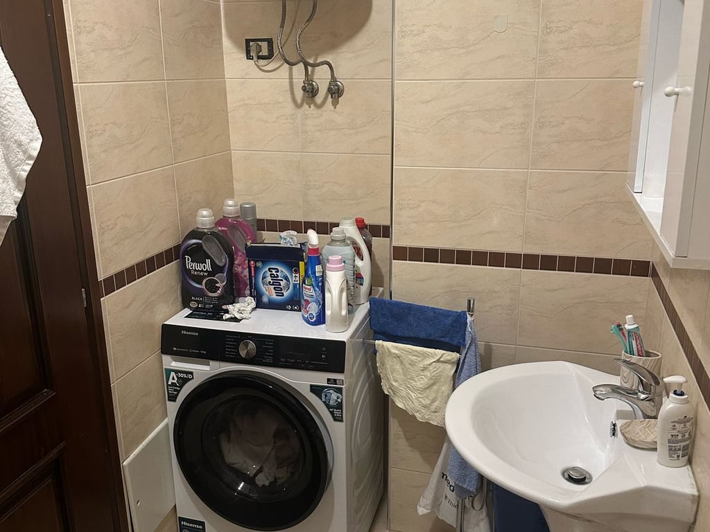 1+1, furnished, opposite Delijorgji, price 450 euros.