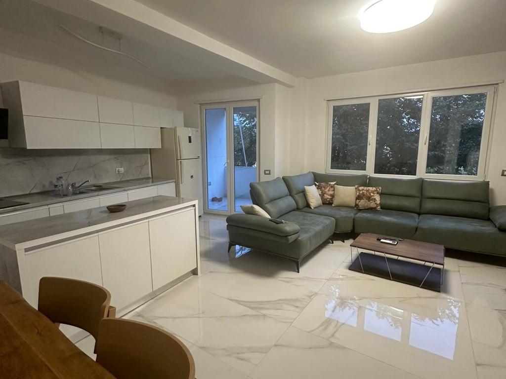 Apartament Me Qera 2+1+2 Tek Liqeni I Thate (ID B2201304) Tirane
