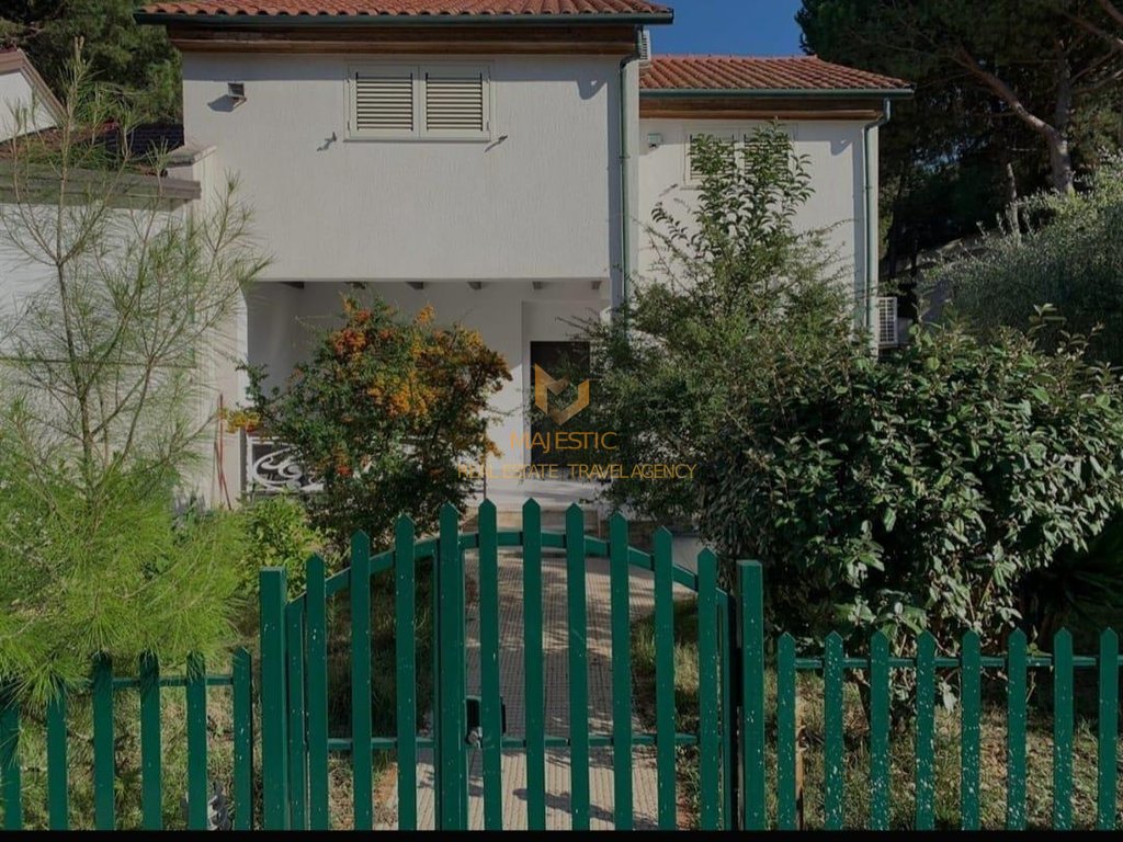 Villa 3+1+2 in Vendita a Durrës, qerret, kavaje - 370000€ | 150 m²