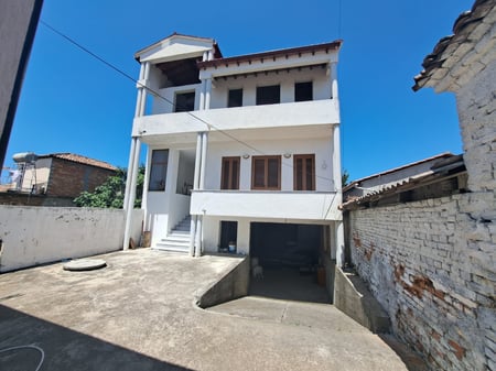 Kavaja, Vendita di una villa a 2 piani + seminterrato, via "Skuraj" 🔥