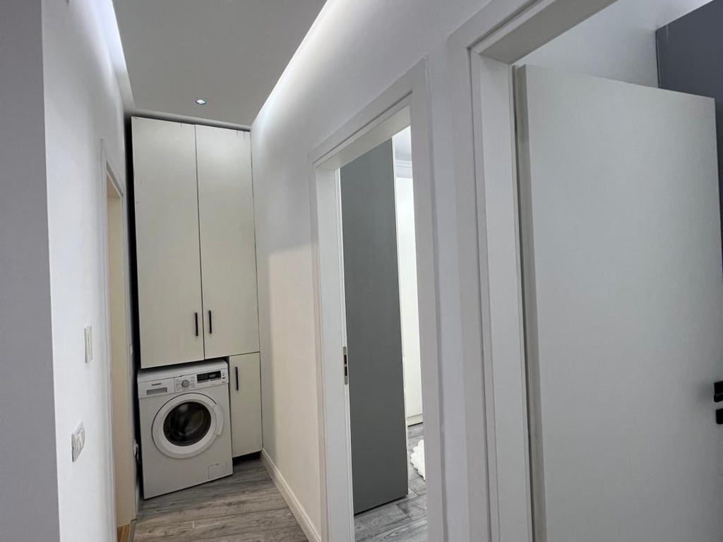 Shitet: Apartament  2+1 ne  ASTIR Tek  FRATARI  MUNDESI BLERJE ME KREDI