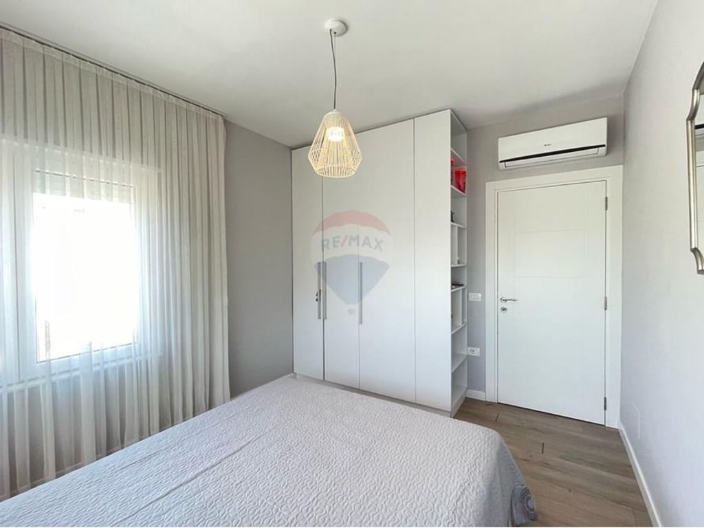 Villa con piscina in affitto a Kodra e Diellit 2!