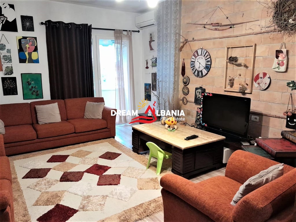 Appartamento 2+1 in affitto presso la Comune di Parigi, vicino al Cristallo a Tirana (ID 42214358)