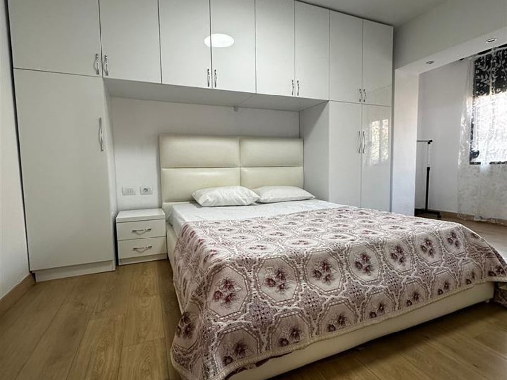 Apartament me qera 1+1 ne Myslym Shyri (ID B211335) Tirane.