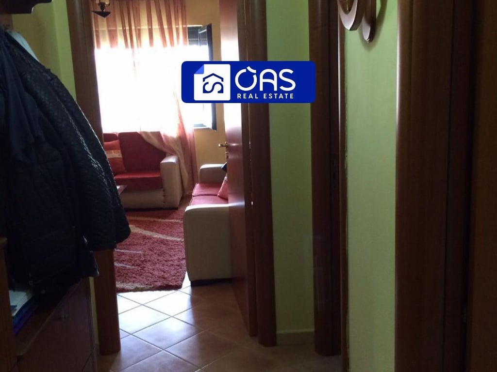 A 2+1 apartment is for rent on Bulevardi Zogu i Pare for 500 euros.
