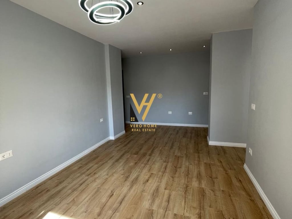 VENDESI APPARTAMENTO 1+1 A 5 MAJI 118.000 EURO
