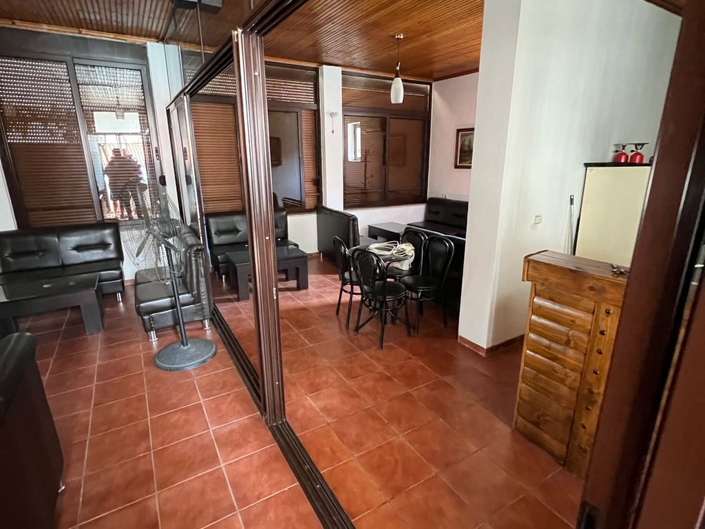 Ambient biznesi me qira, tek Rr. Kavajes 