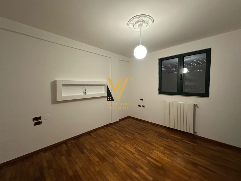 A 220M2 SPACE FOR RENT IN MYSLYM SHYRI 1,750 EURO