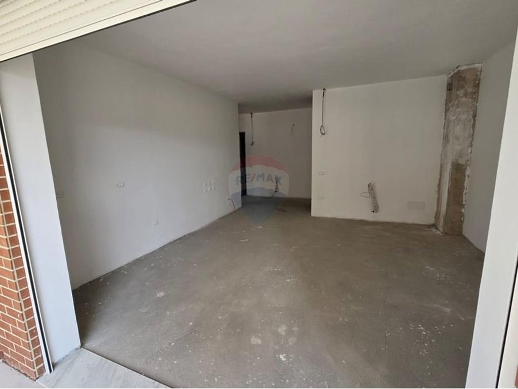 2+1+2 apartment for sale at Pazari i Ri