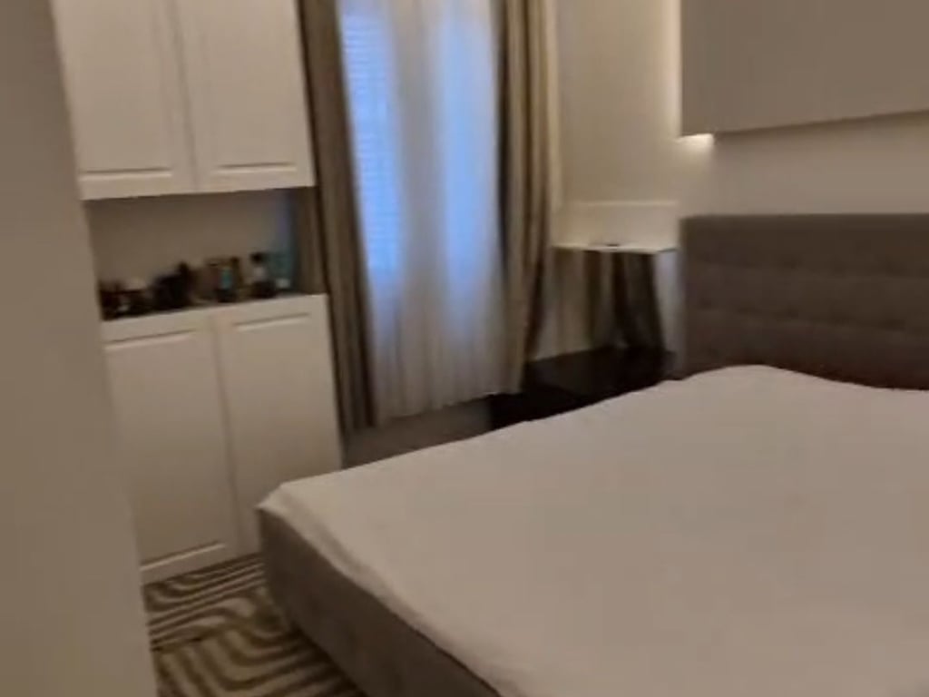 Shitet Apartament 3+1+2 Komuna e Parisit