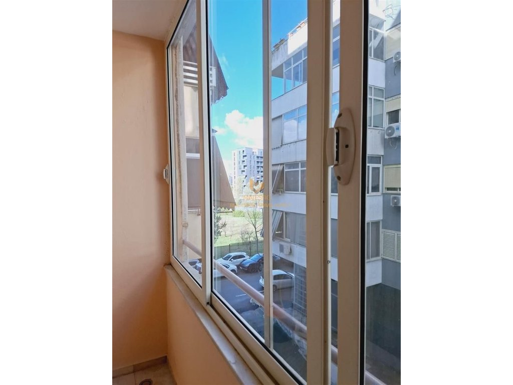 A 1+1 apartment is available for rent near the botanical garden.