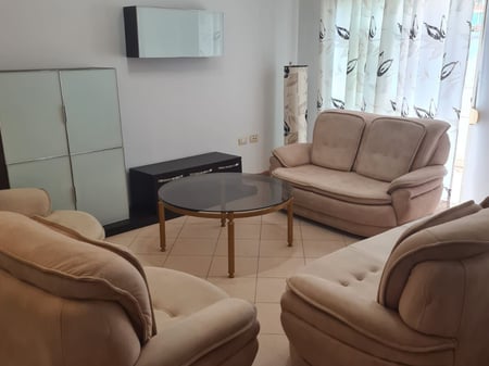 Jepet  Apartament 2+1 me Qira te Rruga e Kosovarëve