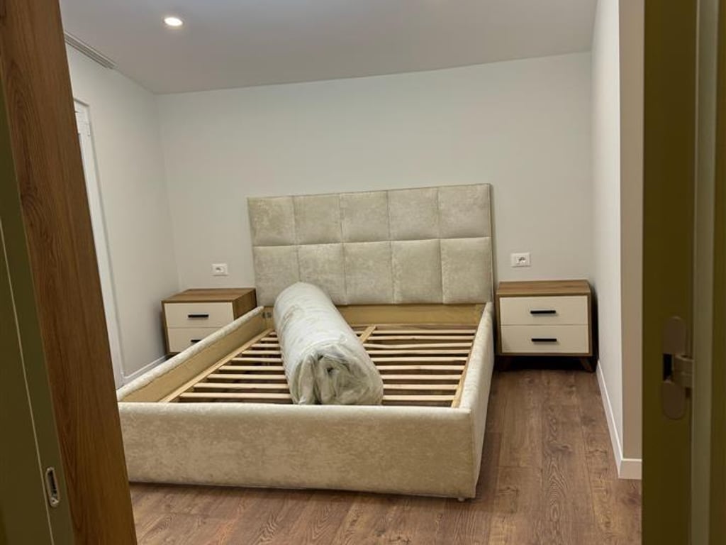 Jepet me qera vil 2 kateshe te tegu 4+1+ post parkimi