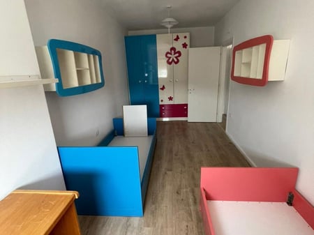 A 2+1+2 apartment is for rent at the Electric Market.