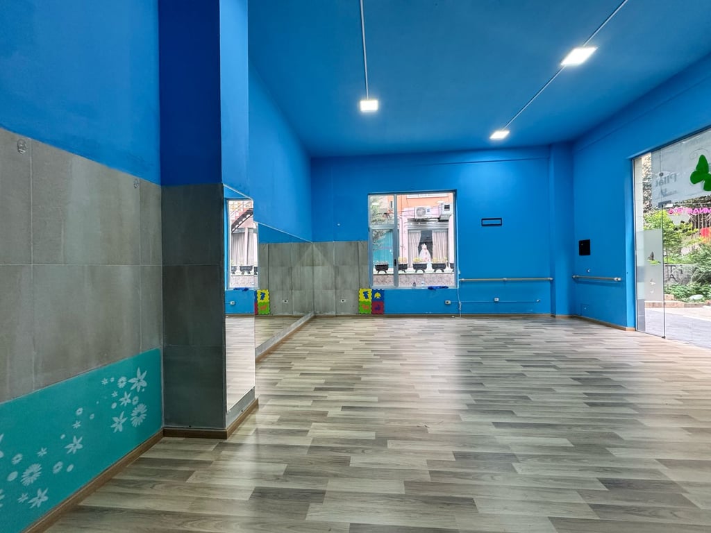 Ambient Biznesi me Qira – Komuna e Parisit