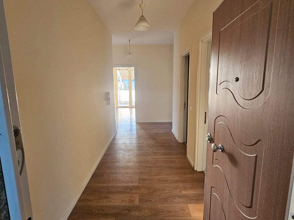 Jepet me qera zyra 3+1+2 te Kika 2, Komuna e Parisit