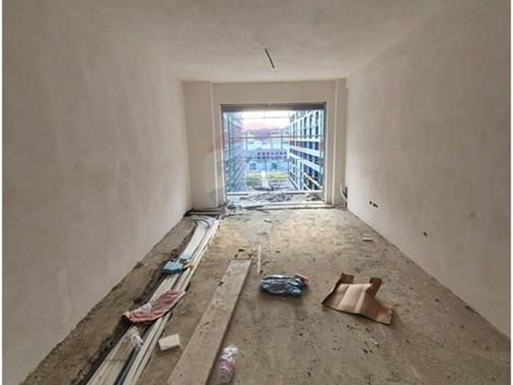 Okazionn Shitet apartamenti 3+1+2 me 2 poste parkimi.