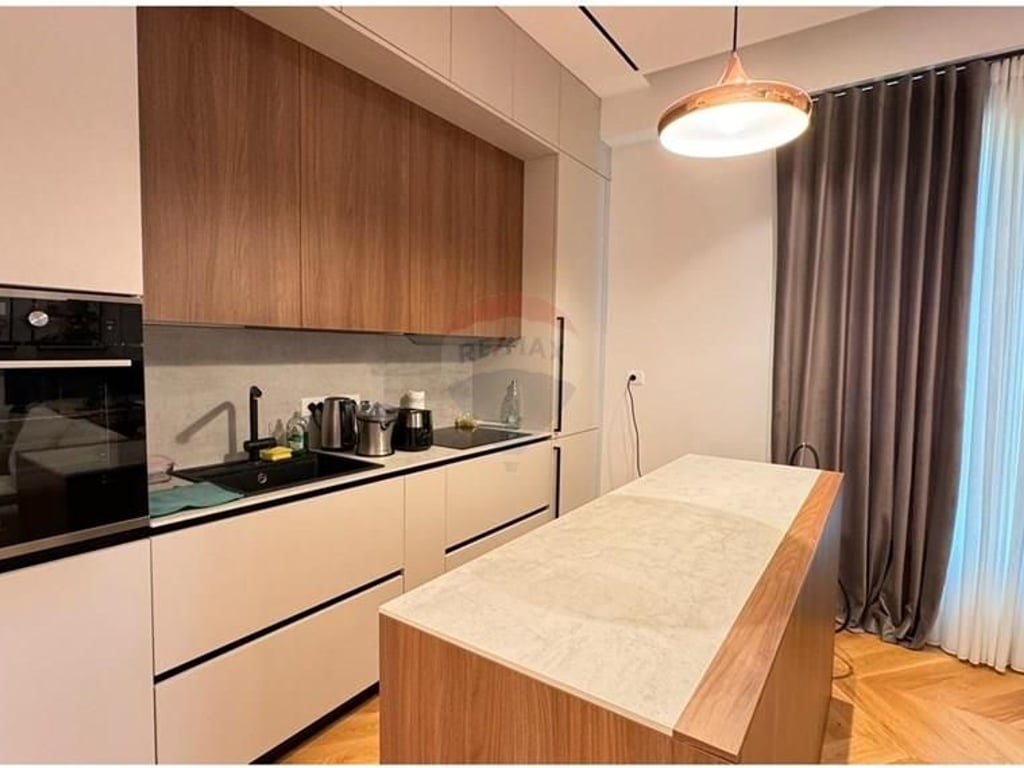 Apartament luksoz prane Parkut te Liqenit!!!! Perfshin post parkim