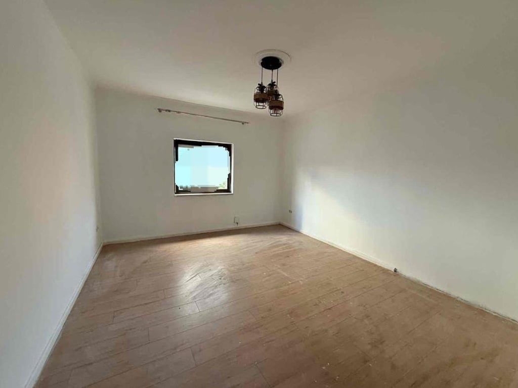 Apartament Per Shitje 3+1+2 Tek Komuna e Parisit (ID B13092) Tirane