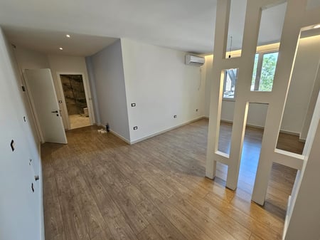 ZYRE ME QERA 30 M2 MUHAMET GJOLLESHA 400 EURO