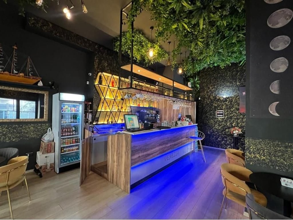 Vendesi Bar-Caffè a Yzberisht
