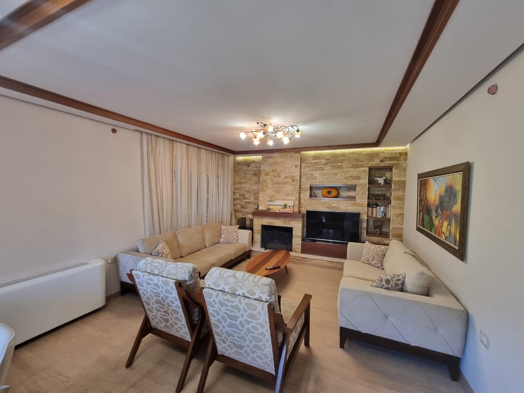 Jepet me qira apartament 2+1 ne Bllok