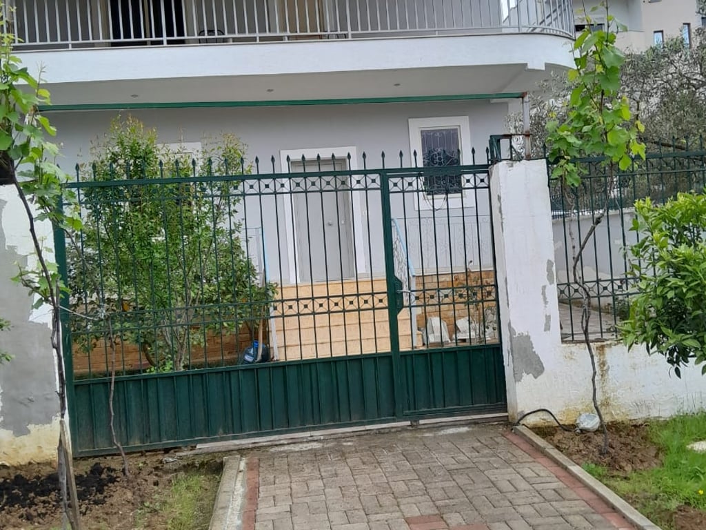 Affittasi 1+1 a Porcelan